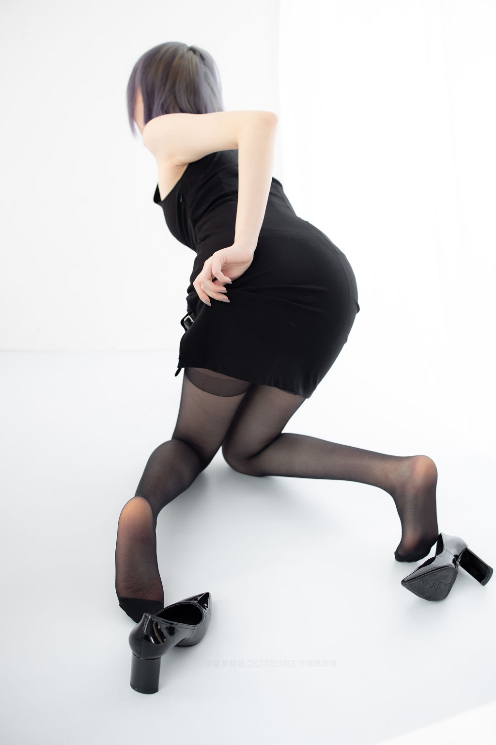 20D黑丝踩物 [森萝财团] [X-051] 写真集[111P]