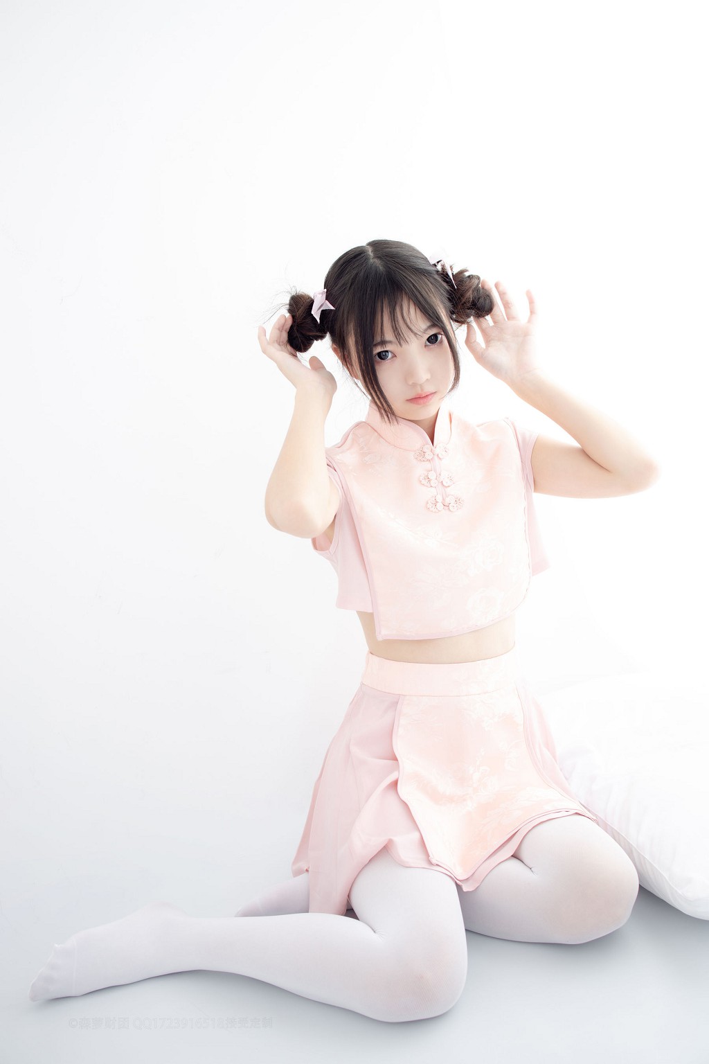 80D白丝踩物 [森萝财团] [X-052] 写真集[66P]