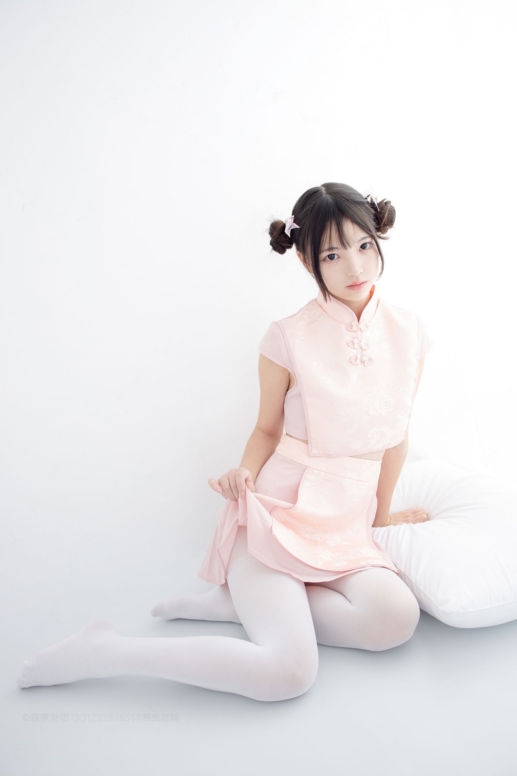 80D白丝踩物 [森萝财团] [X-052] 写真集[66P]