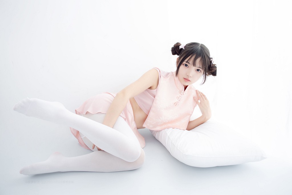 80D白丝踩物 [森萝财团] [X-052] 写真集[66P]