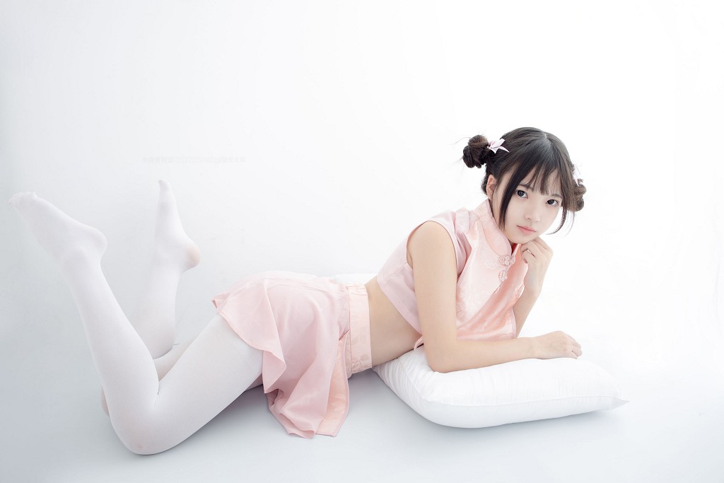 80D白丝踩物 [森萝财团] [X-052] 写真集[66P]