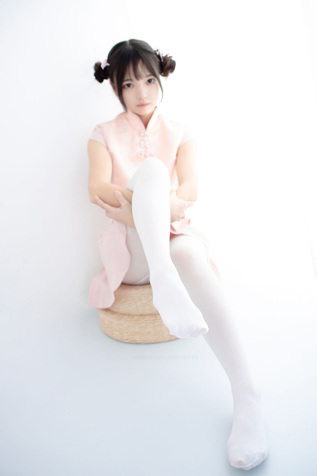 80D白丝踩物 [森萝财团] [X-052] 写真集[66P]