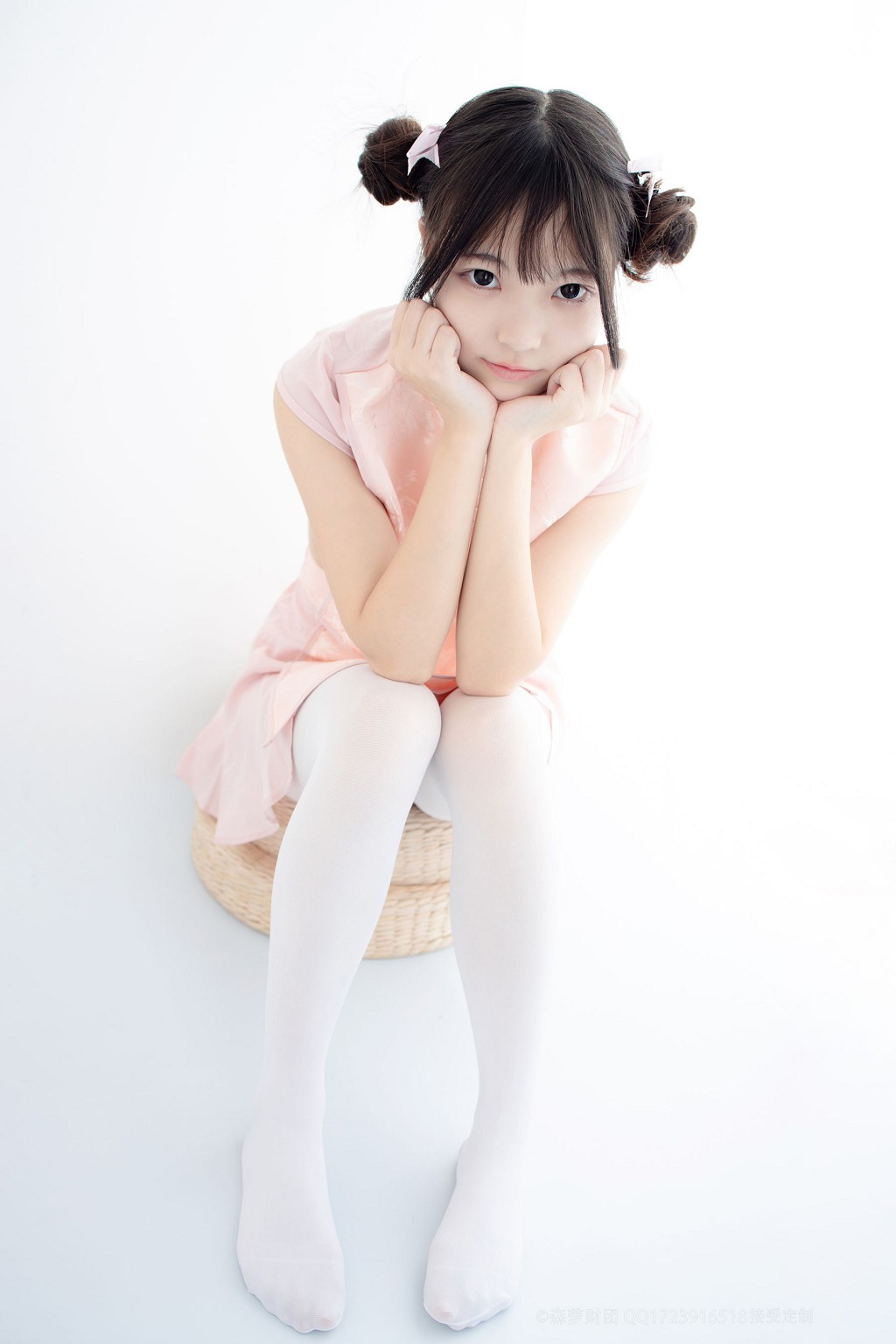 80D白丝踩物 [森萝财团] [X-052] 写真集[66P]