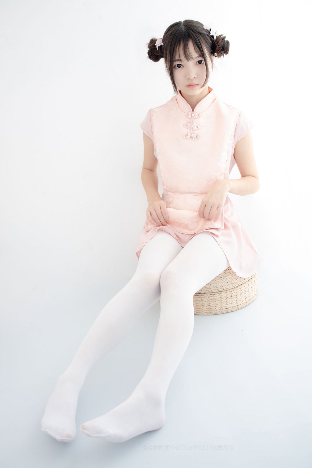 80D白丝踩物 [森萝财团] [X-052] 写真集[66P]