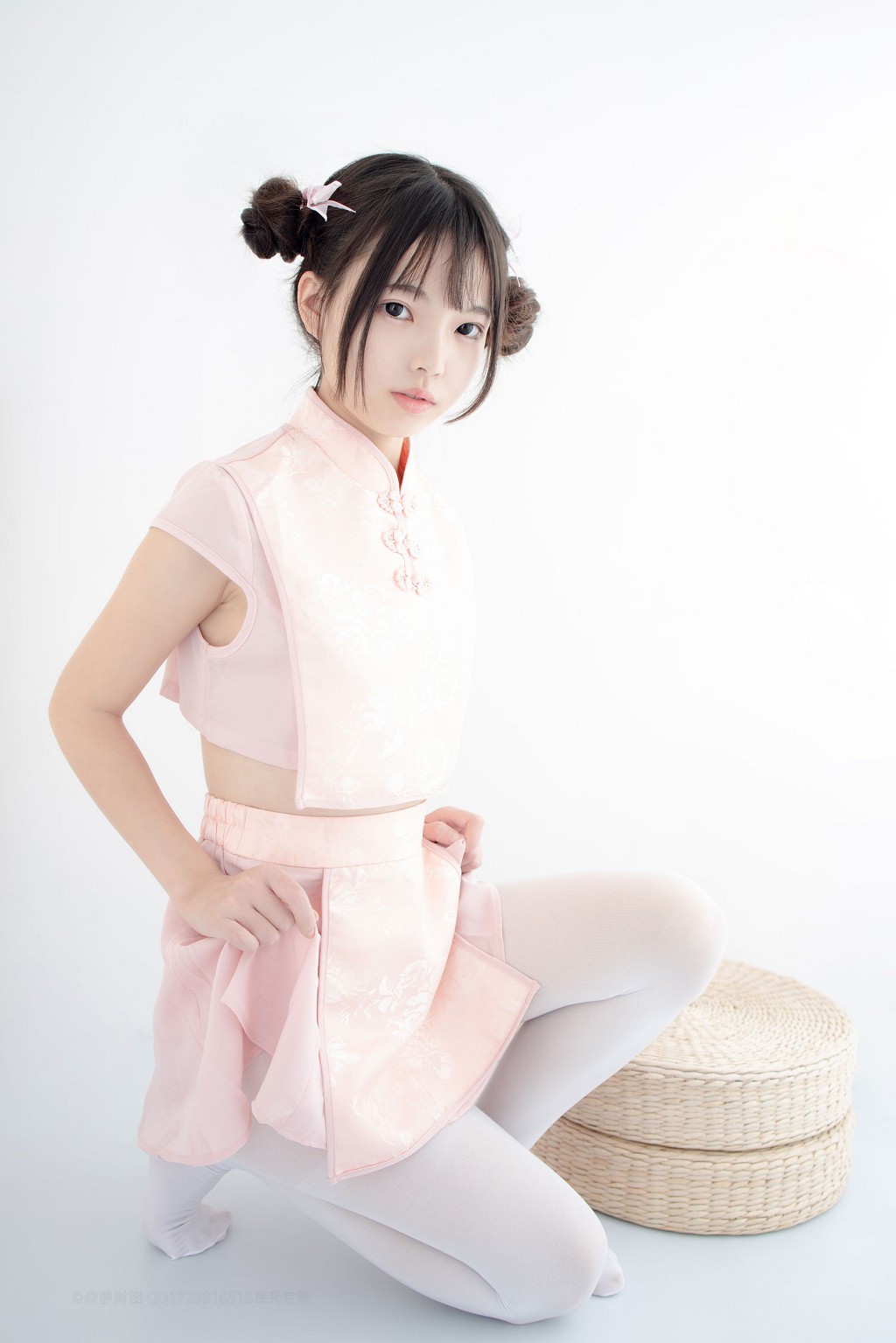 80D白丝踩物 [森萝财团] [X-052] 写真集[66P]