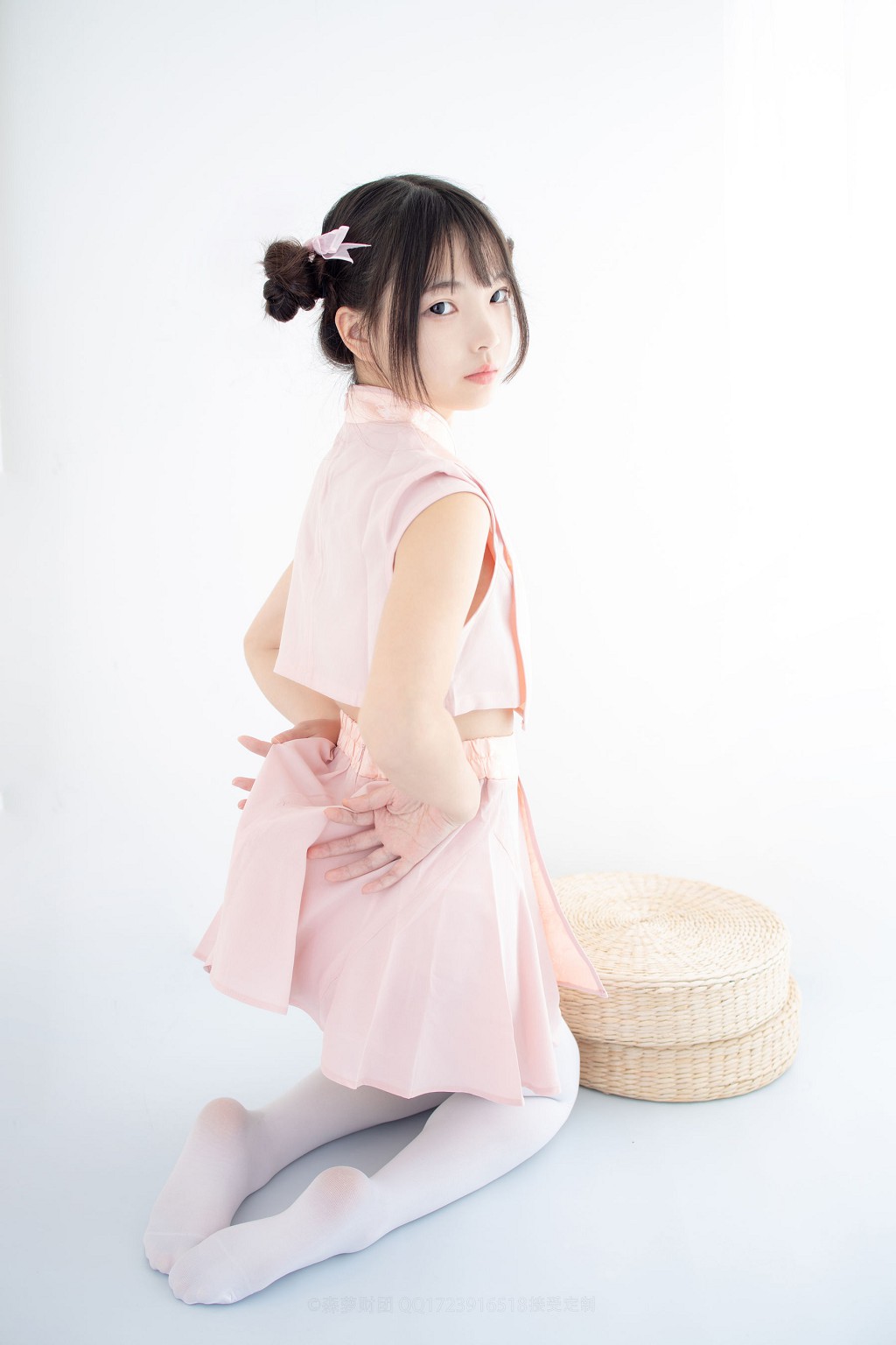 80D白丝踩物 [森萝财团] [X-052] 写真集[66P]