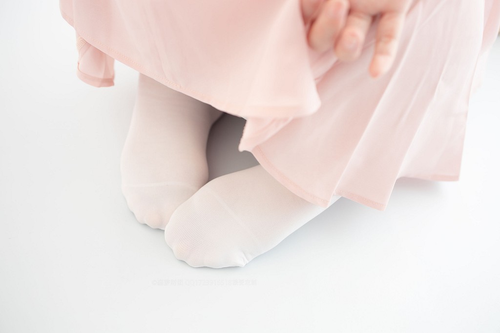 80D白丝踩物 [森萝财团] [X-052] 写真集[66P]