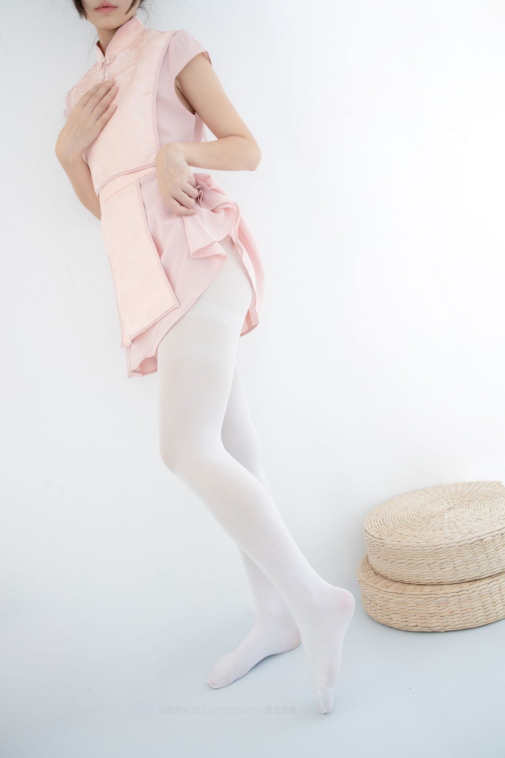 80D白丝踩物 [森萝财团] [X-052] 写真集[66P]