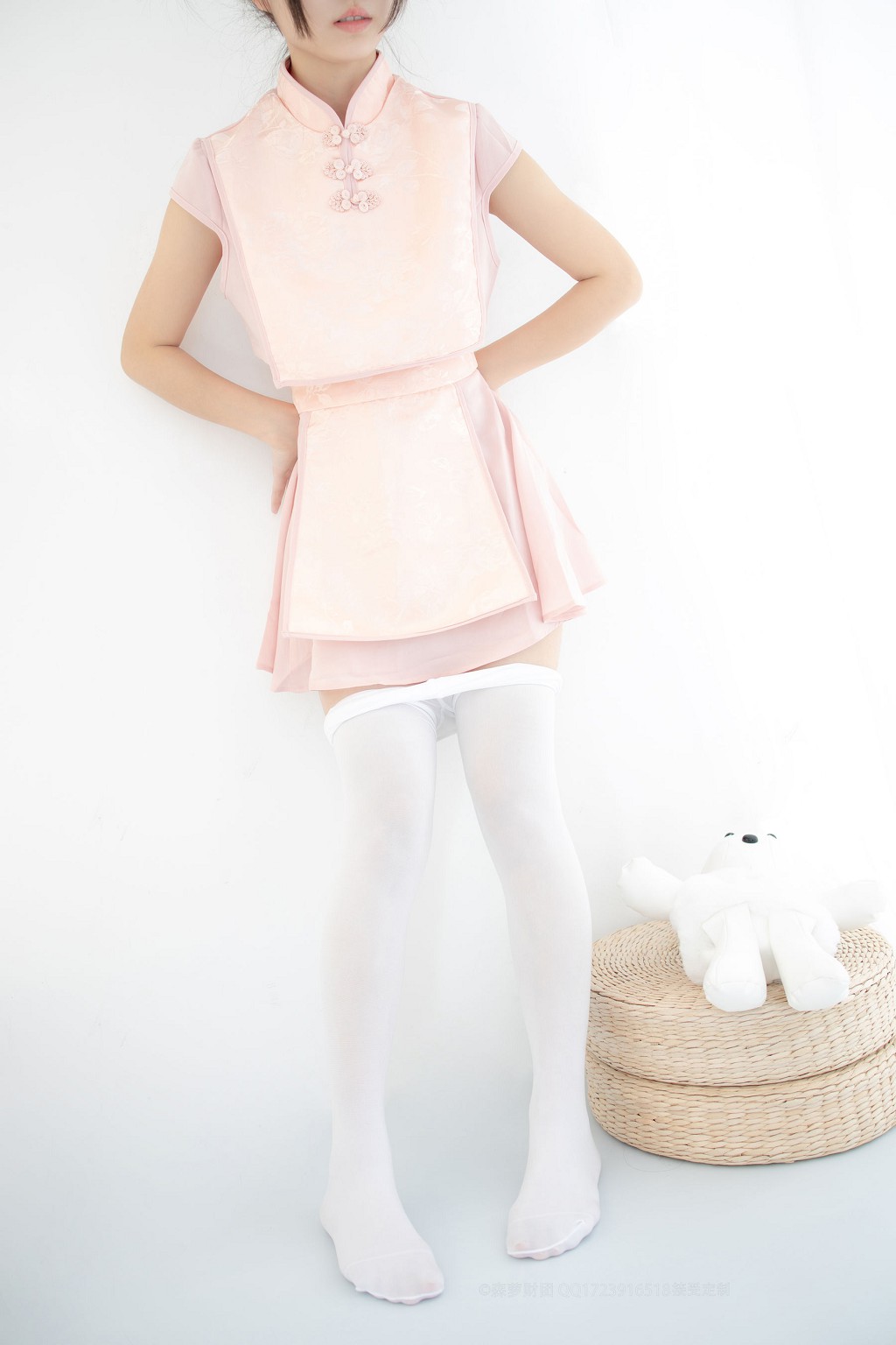 80D白丝踩物 [森萝财团] [X-052] 写真集[66P]