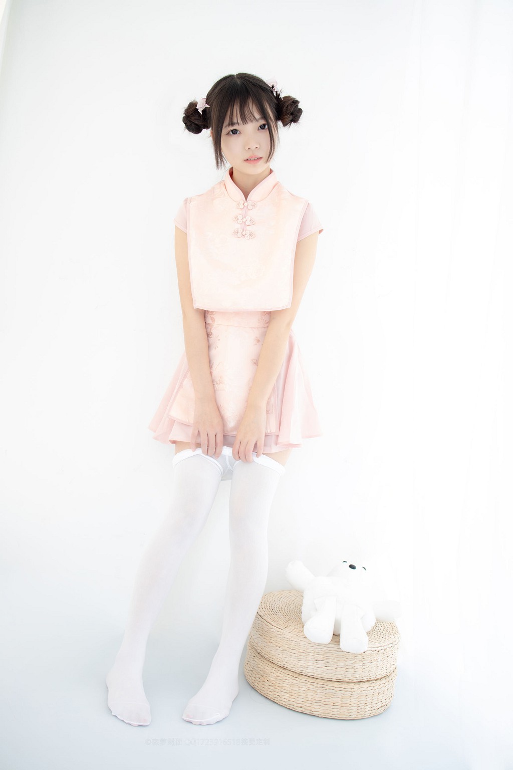 80D白丝踩物 [森萝财团] [X-052] 写真集[66P]