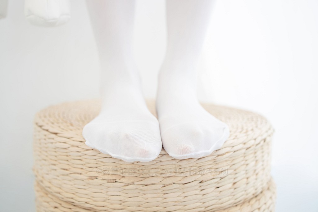 80D白丝踩物 [森萝财团] [X-052] 写真集[66P]