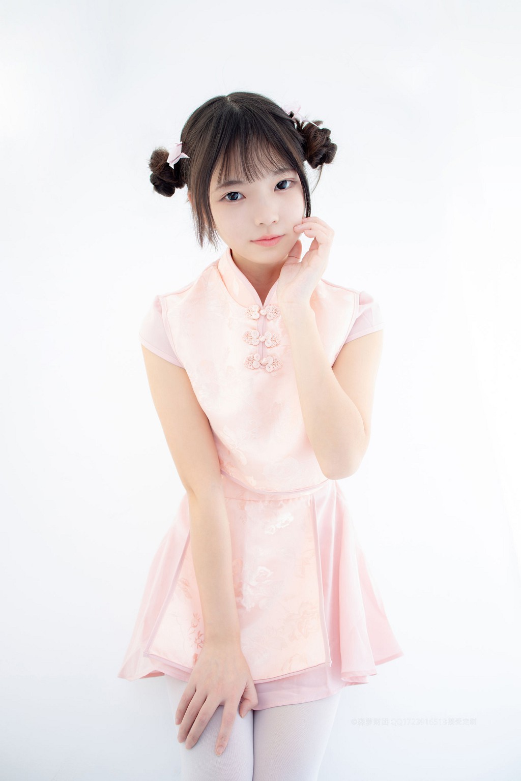 80D白丝踩物 [森萝财团] [X-052] 写真集[66P]