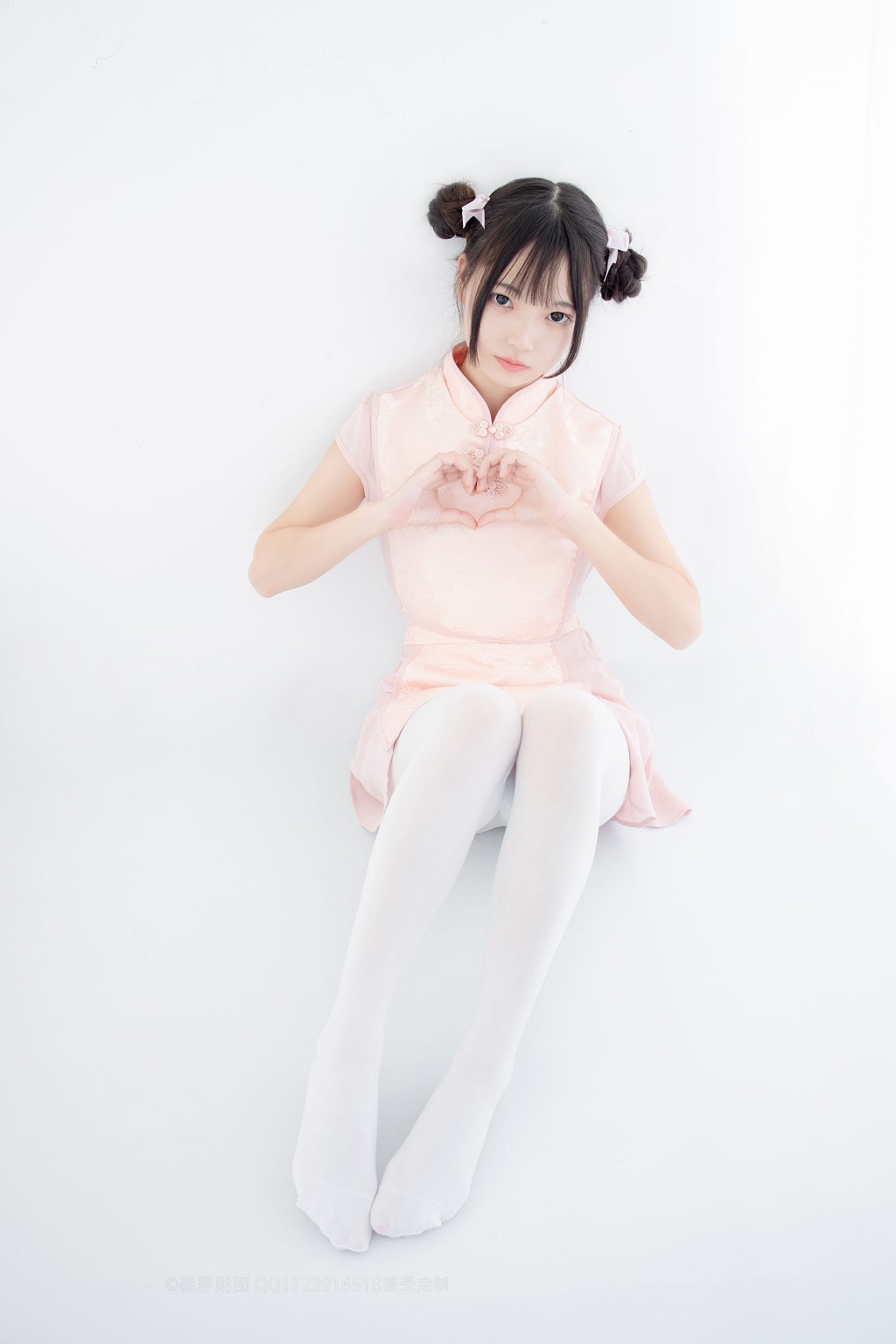 80D白丝踩物 [森萝财团] [X-052] 写真集[66P]