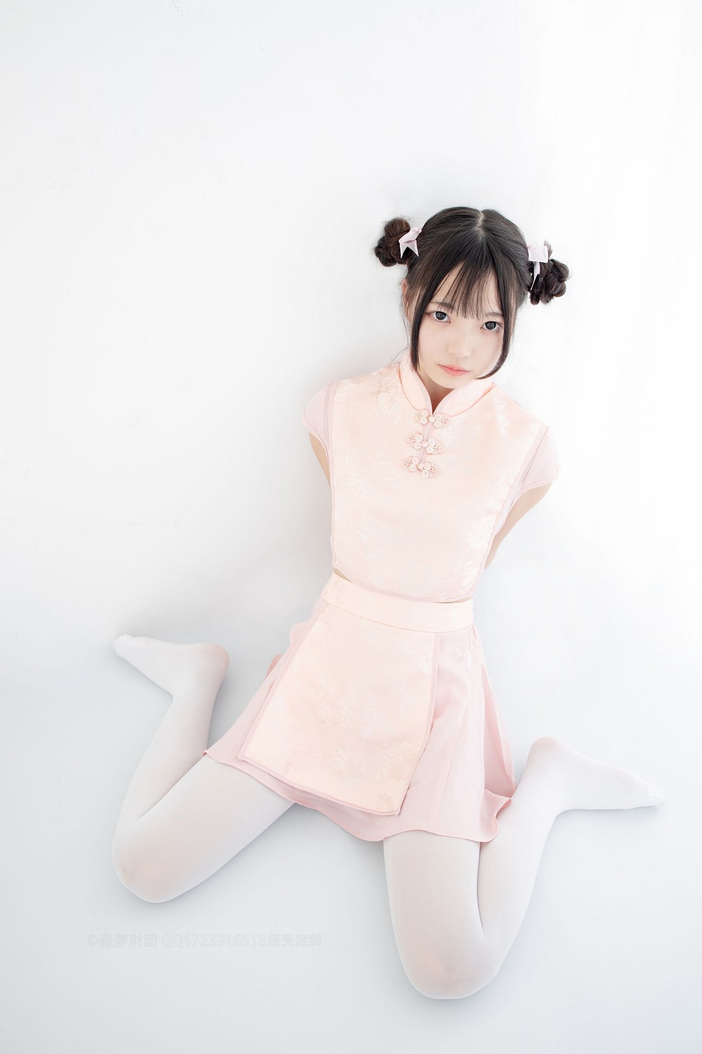 80D白丝踩物 [森萝财团] [X-052] 写真集[66P]