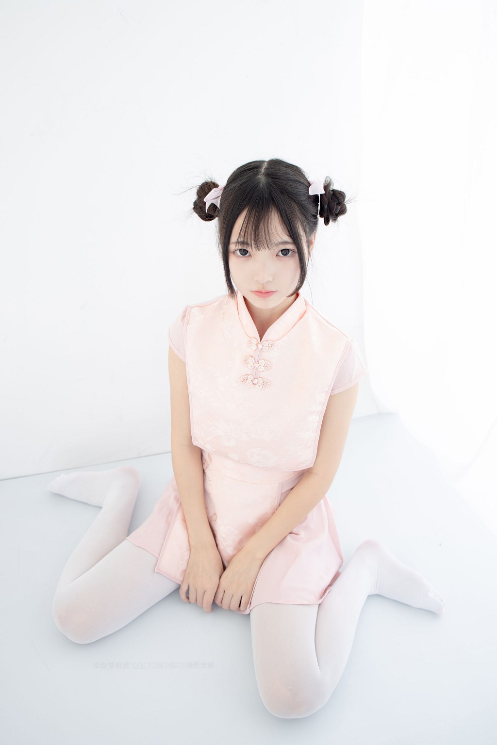 80D白丝踩物 [森萝财团] [X-052] 写真集[66P]