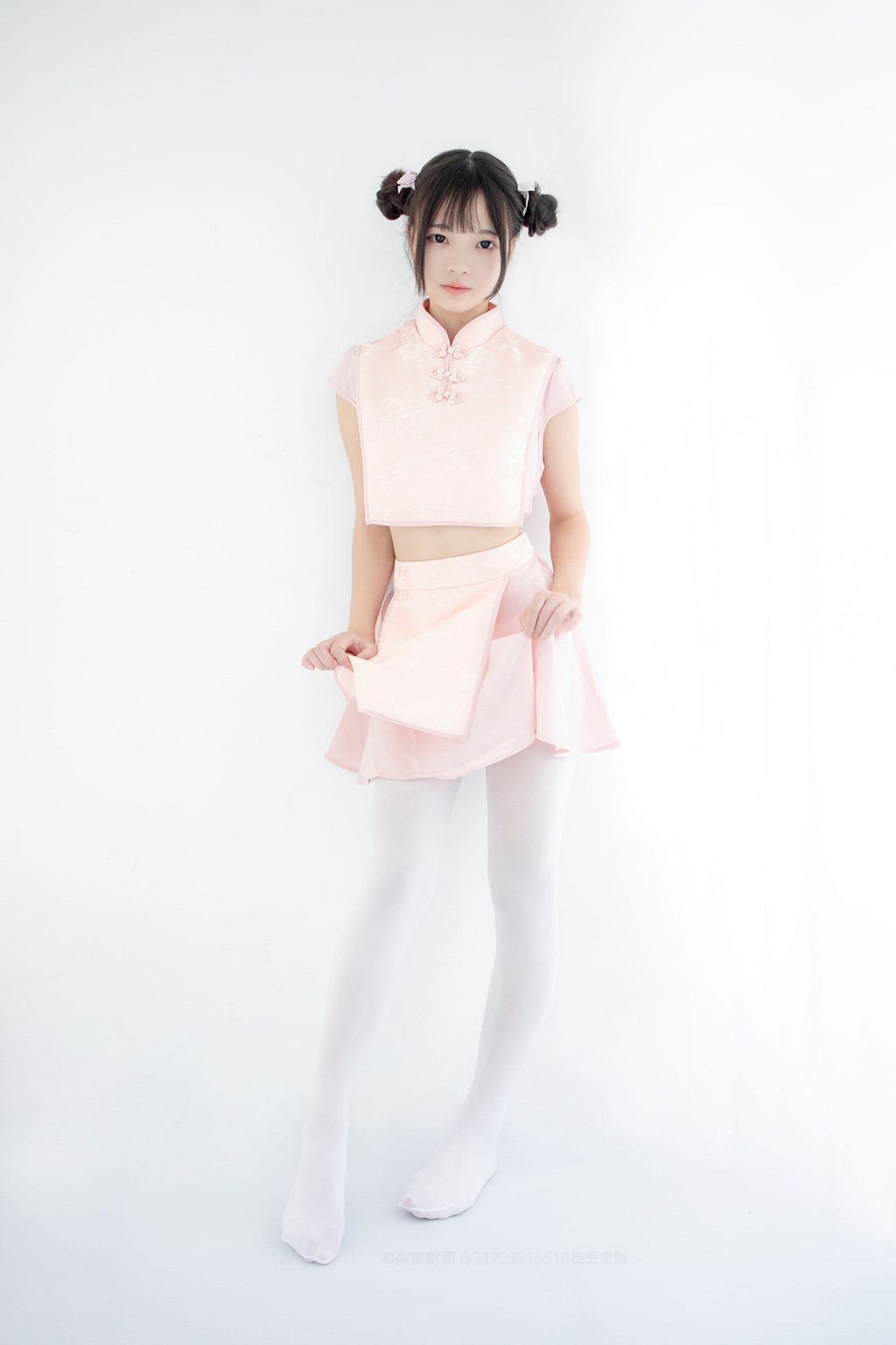 80D白丝踩物 [森萝财团] [X-052] 写真集[66P]