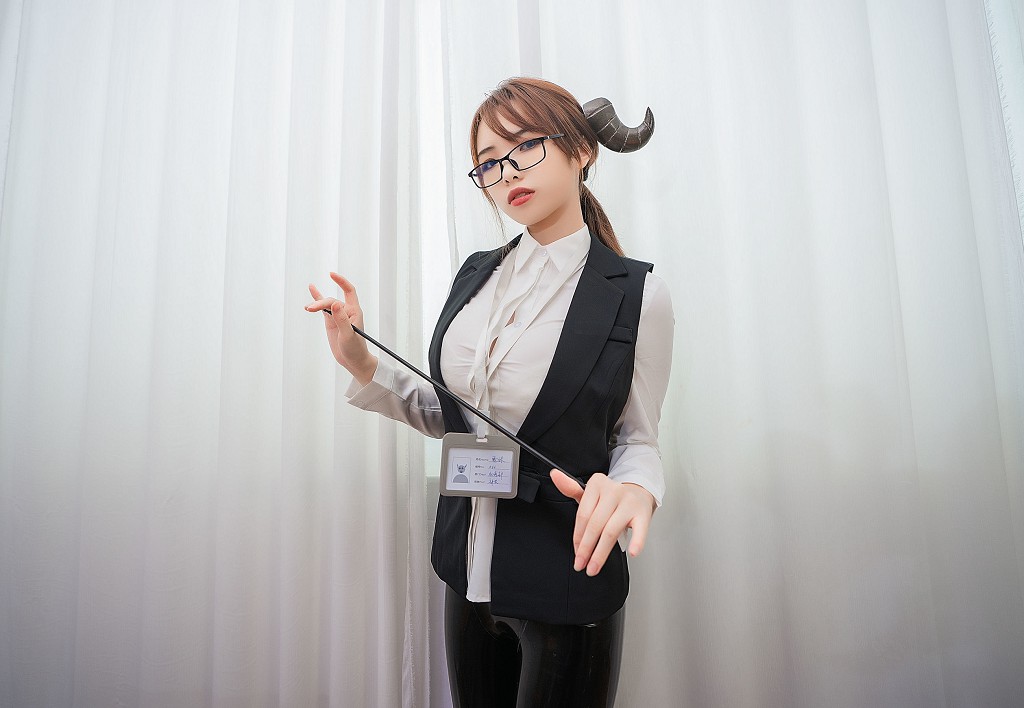 雯妹不讲道理《魅魔 office devil》 [COSPLAY福利] 写真集[27P]