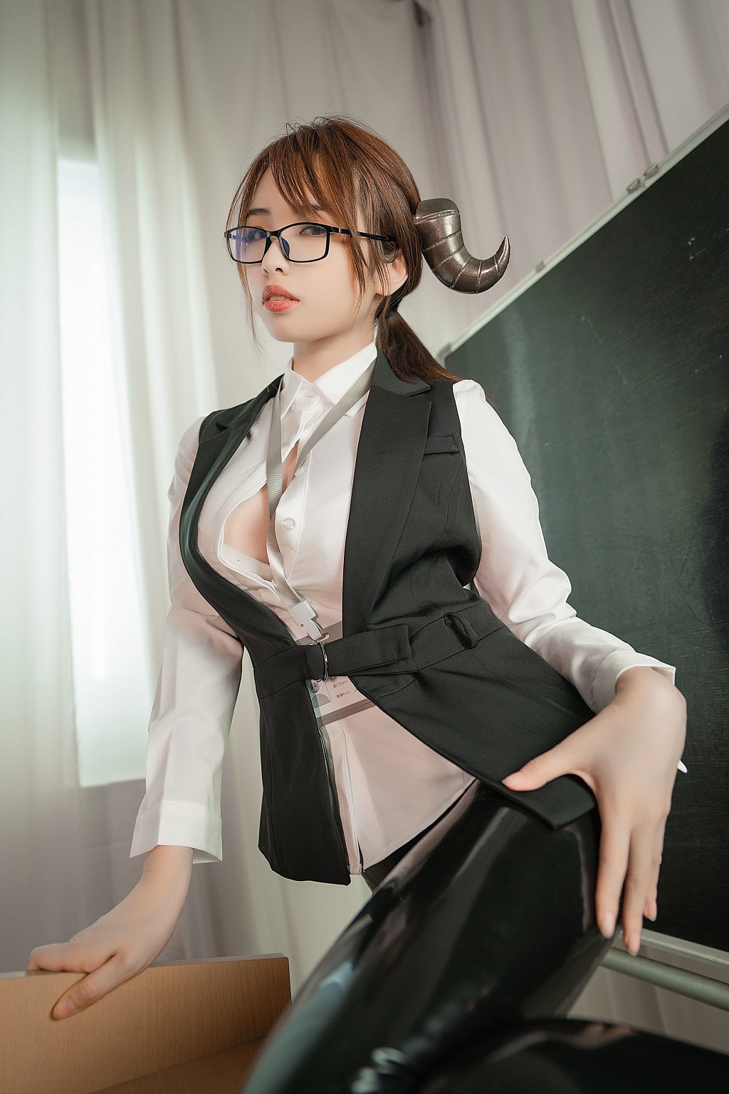 雯妹不讲道理《魅魔 office devil》 [COSPLAY福利] 写真集[27P]