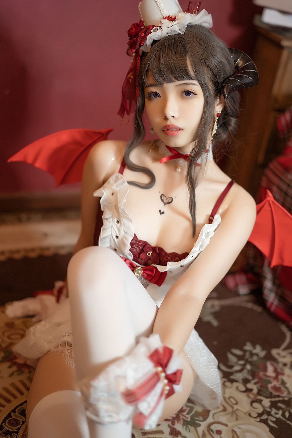 雯妹不讲道理《魅魔 Elegant devil》 [COSPLAY福利] 写真集[35P]