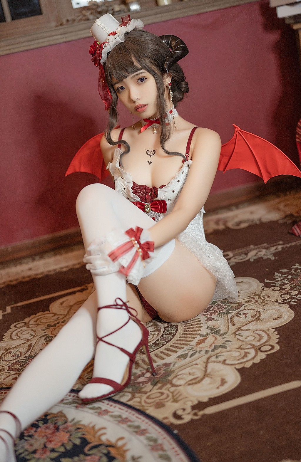雯妹不讲道理《魅魔 Elegant devil》 [COSPLAY福利] 写真集[35P]