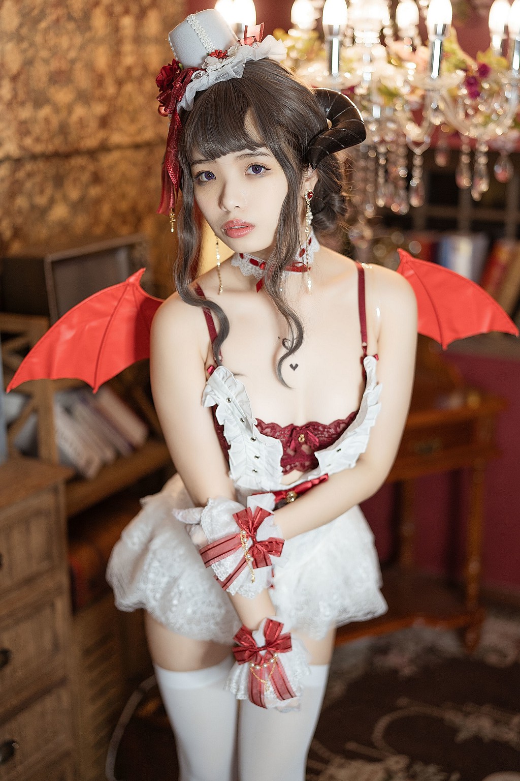 雯妹不讲道理《魅魔 Elegant devil》 [COSPLAY福利] 写真集[35P]