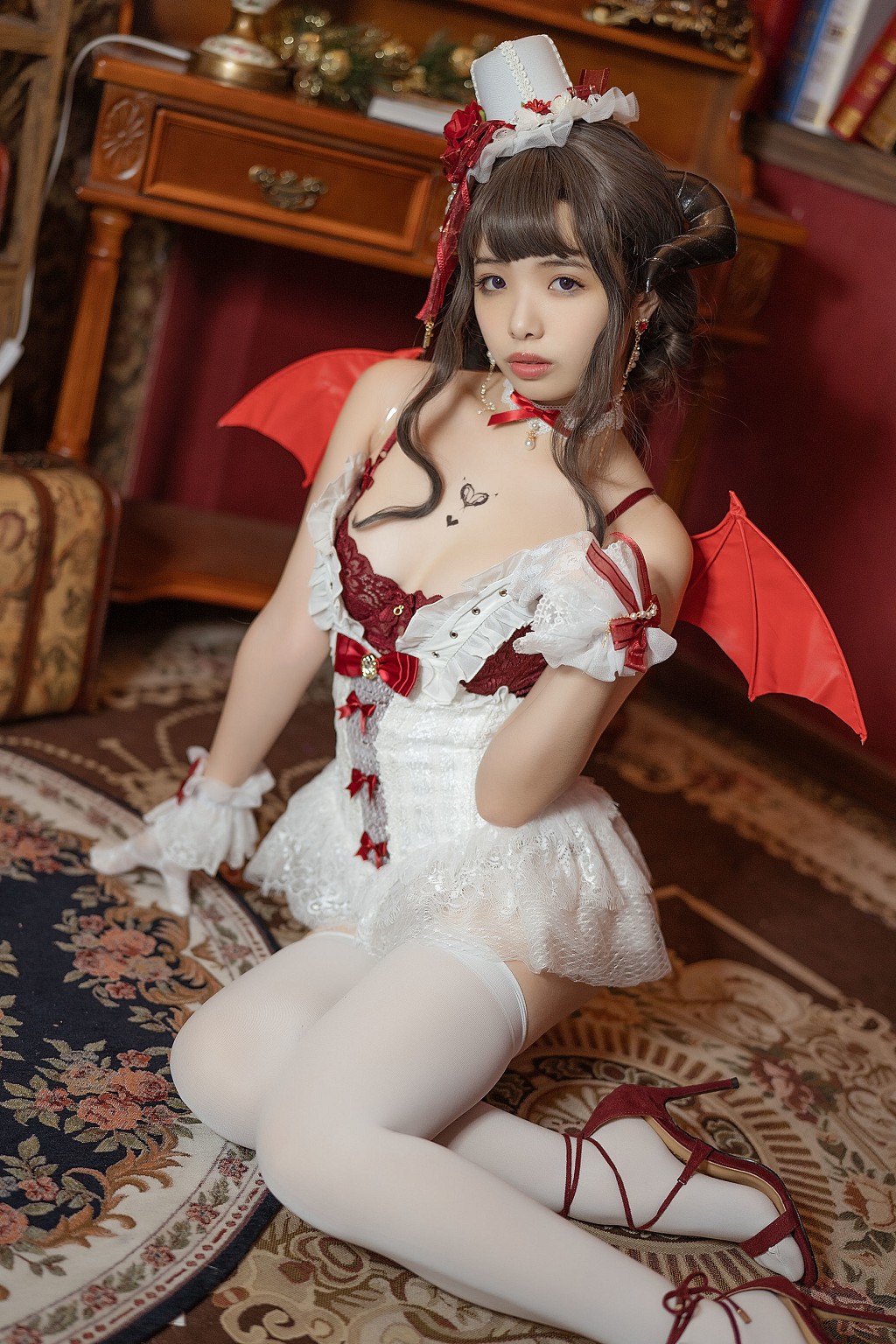 雯妹不讲道理《魅魔 Elegant devil》 [COSPLAY福利] 写真集[35P]