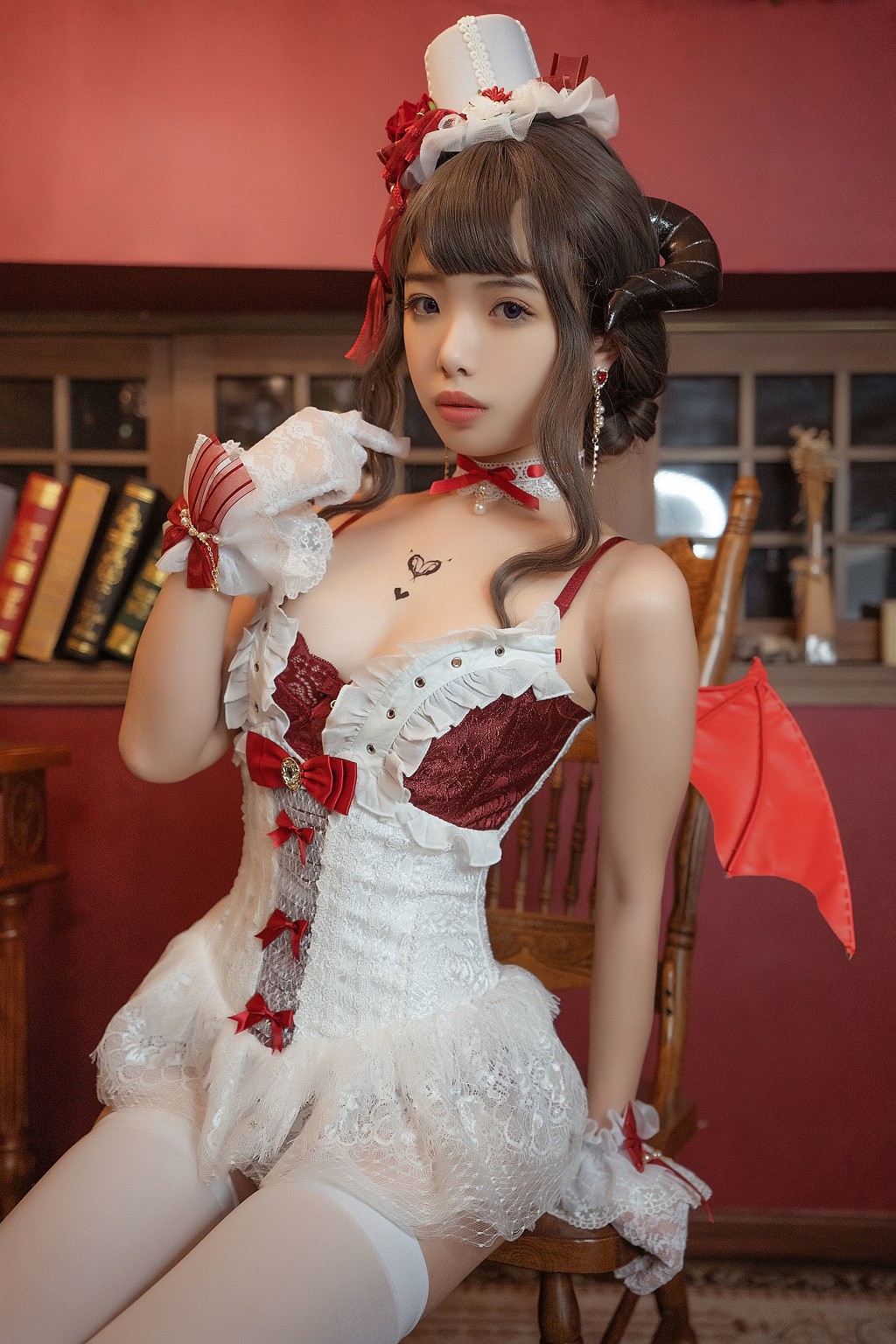 雯妹不讲道理《魅魔 Elegant devil》 [COSPLAY福利] 写真集[35P]