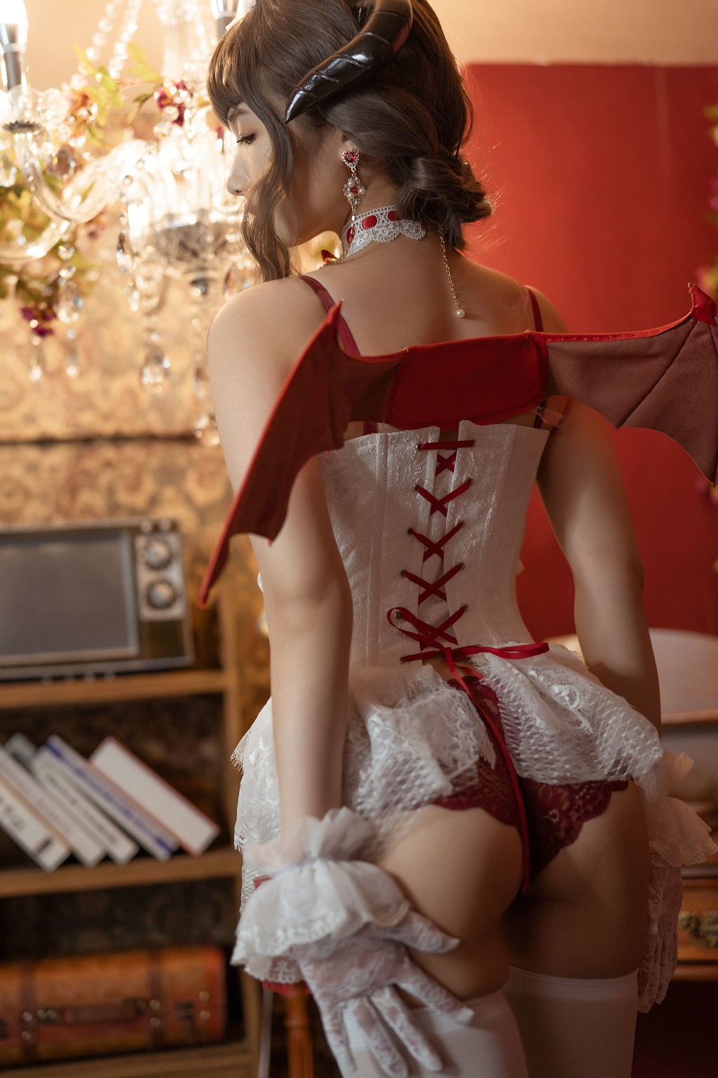 雯妹不讲道理《魅魔 Elegant devil》 [COSPLAY福利] 写真集[35P]