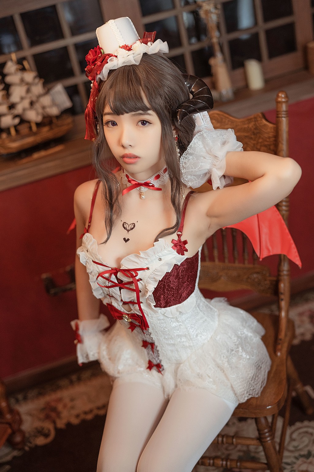 雯妹不讲道理《魅魔 Elegant devil》 [COSPLAY福利] 写真集[35P]