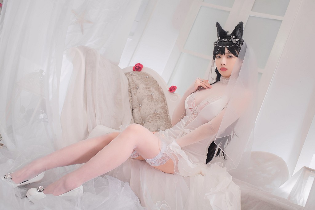 雯妹不讲道理《爱宕花嫁》  [COSPLAY福利] 写真集[32P]