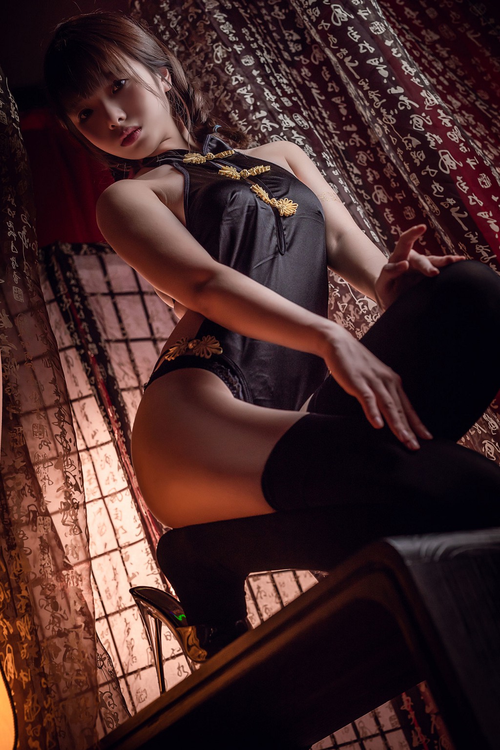 雯妹《黑丝肚兜》 [COSPLAY福利] 写真集[12P]