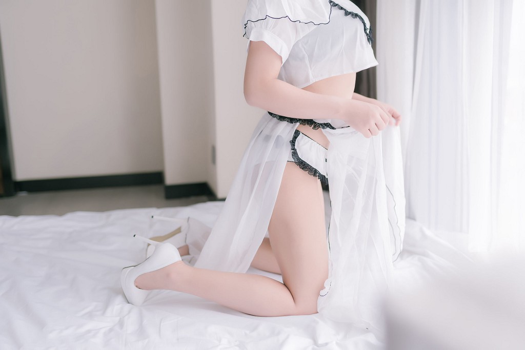 COSER抱走莫子aa《纯白修女》 [COSPLAY美女] 写真集[42P]