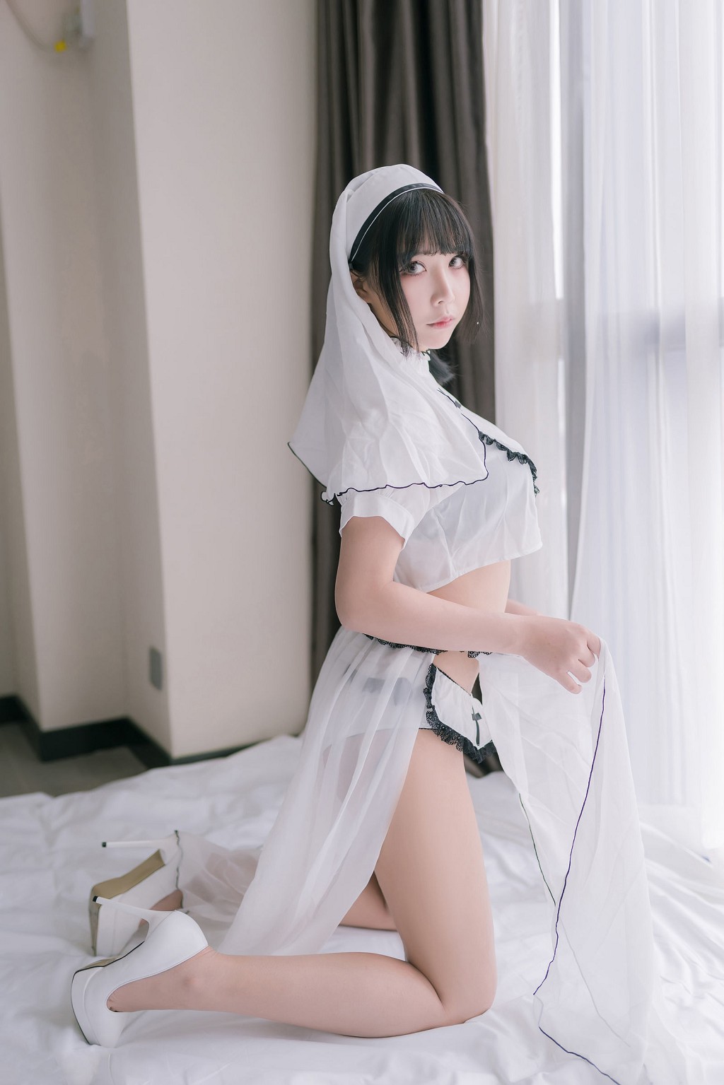 COSER抱走莫子aa《纯白修女》 [COSPLAY美女] 写真集[42P]