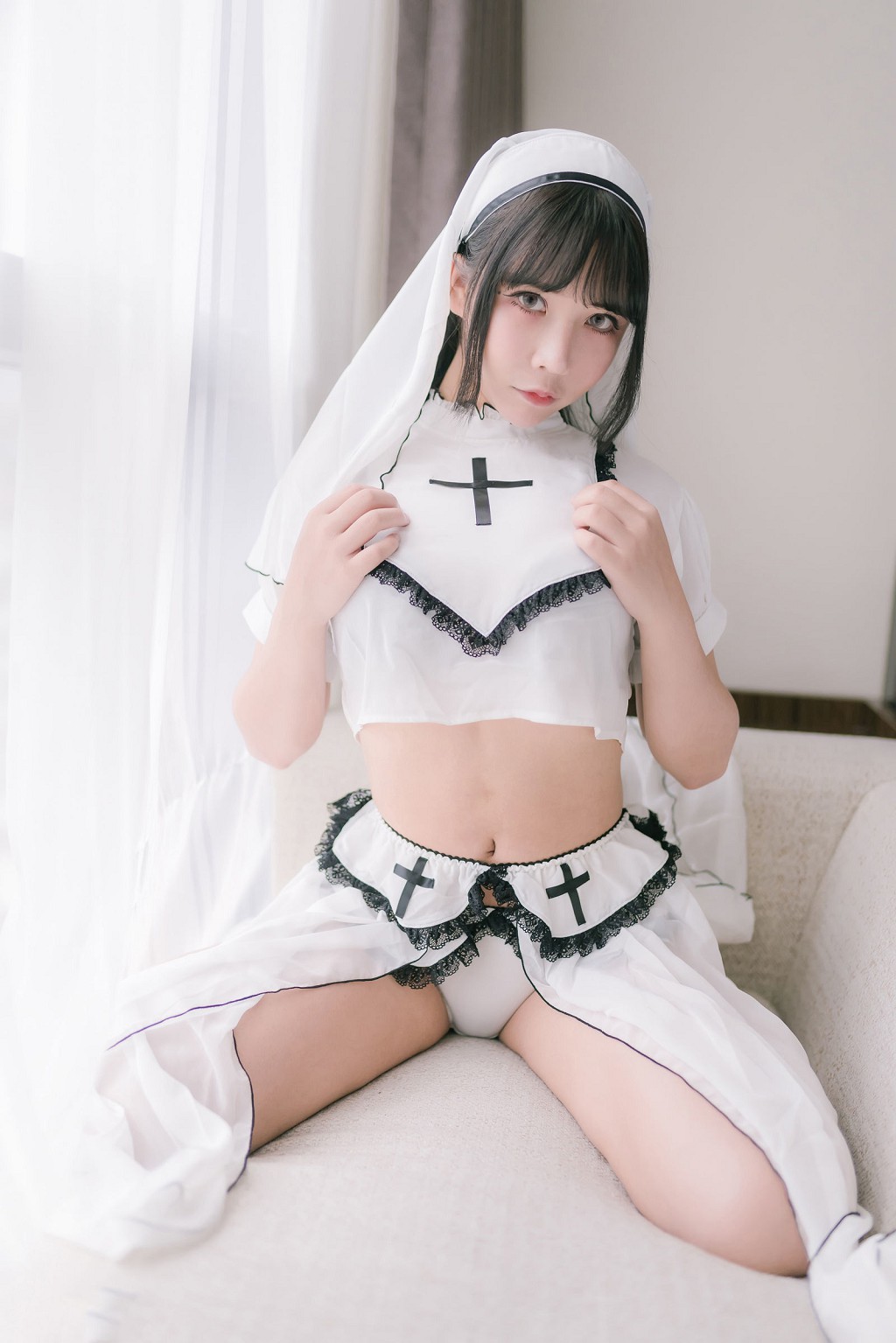 COSER抱走莫子aa《纯白修女》 [COSPLAY美女] 写真集[42P]