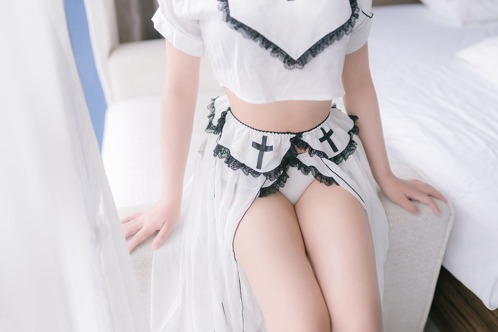 COSER抱走莫子aa《纯白修女》 [COSPLAY美女] 写真集[42P]