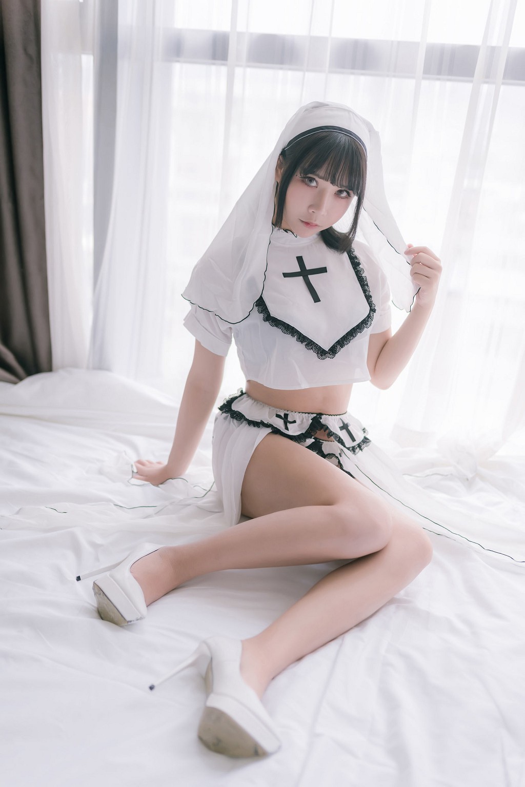 COSER抱走莫子aa《纯白修女》 [COSPLAY美女] 写真集[42P]