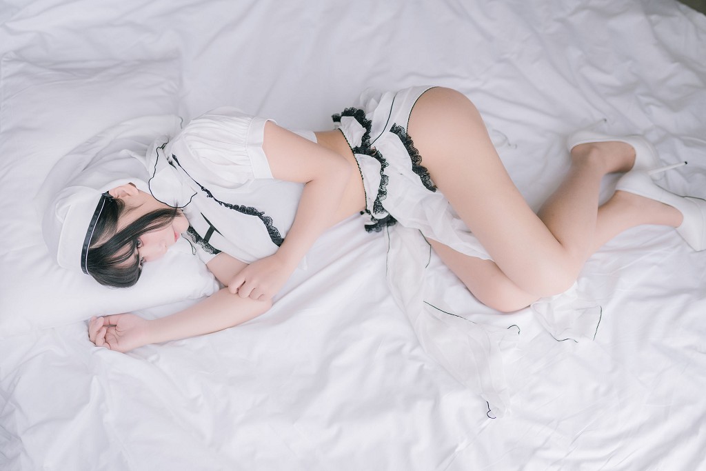 COSER抱走莫子aa《纯白修女》 [COSPLAY美女] 写真集[42P]