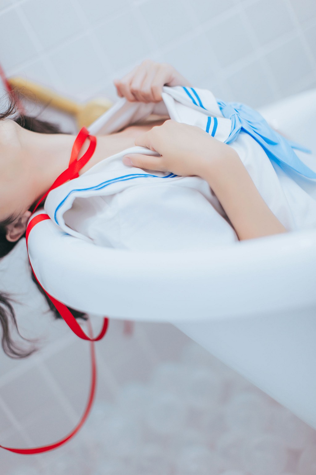 疯猫ss《睡衣与浴室的水手服》 [萝莉COS] 写真集[45P]