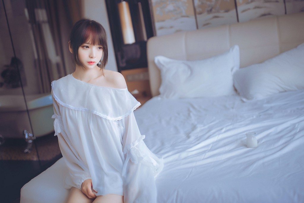 疯猫ss《睡衣与浴室的水手服》 [萝莉COS] 写真集[45P]