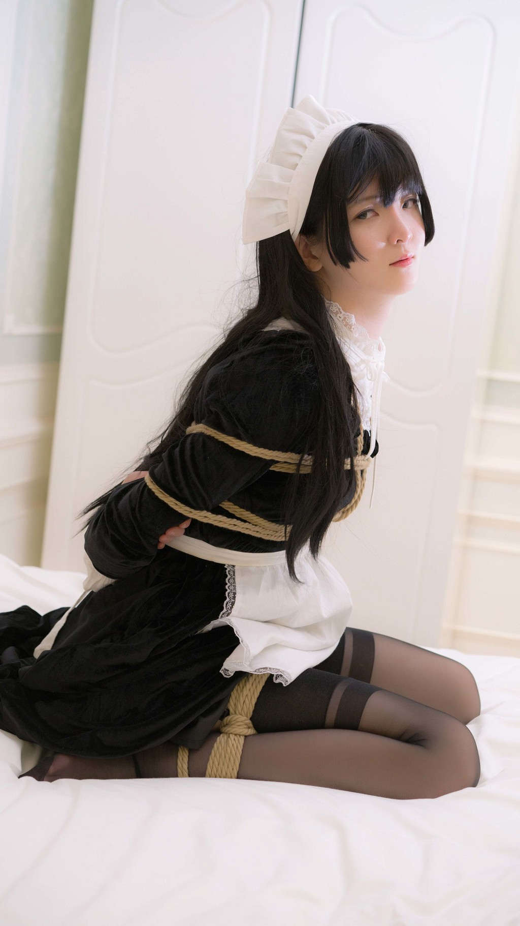 一小央泽《束缚》  [COSPLAY摄影] 写真集[31P]