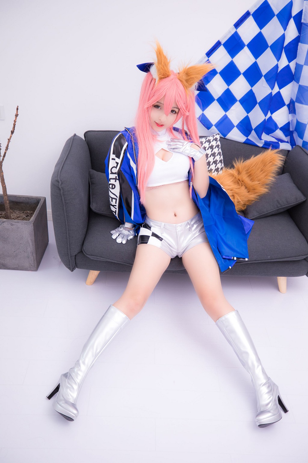 神楽坂真冬《目標はあなた、エンジン全開！！》 [萝莉COSPLAY] 写真集[150P]