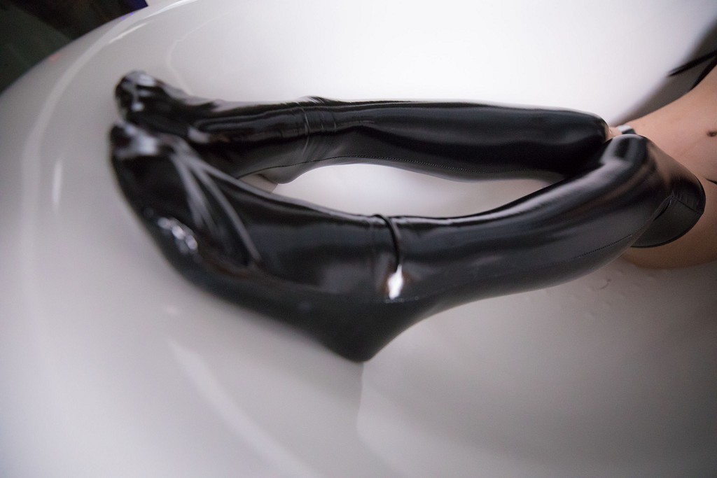 神楽坂真冬《ATAGO-LATEX VER (胶袜)》 [福利COSPLAY] 写真集[150P]