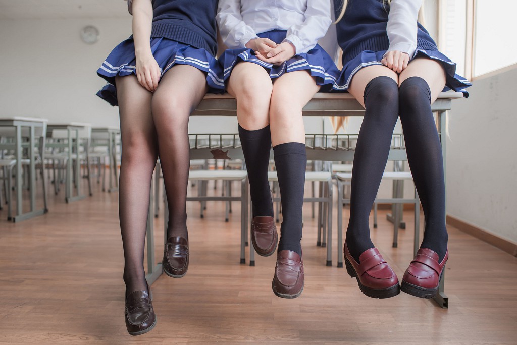 白金Saki 《校服》 [COSPLAY福利] 写真集[29P]