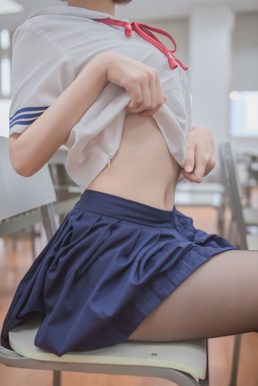 白金Saki《蘑菇头黑丝JK》 [Cosplay福利] 写真集[26P]