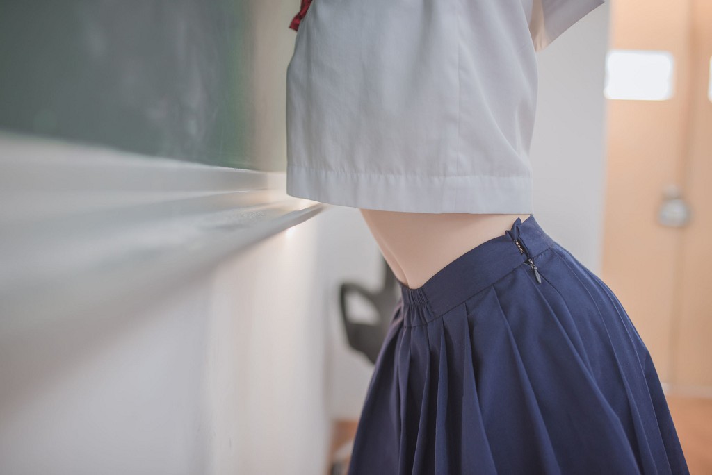 白金Saki《蘑菇头黑丝JK》 [Cosplay福利] 写真集[26P]