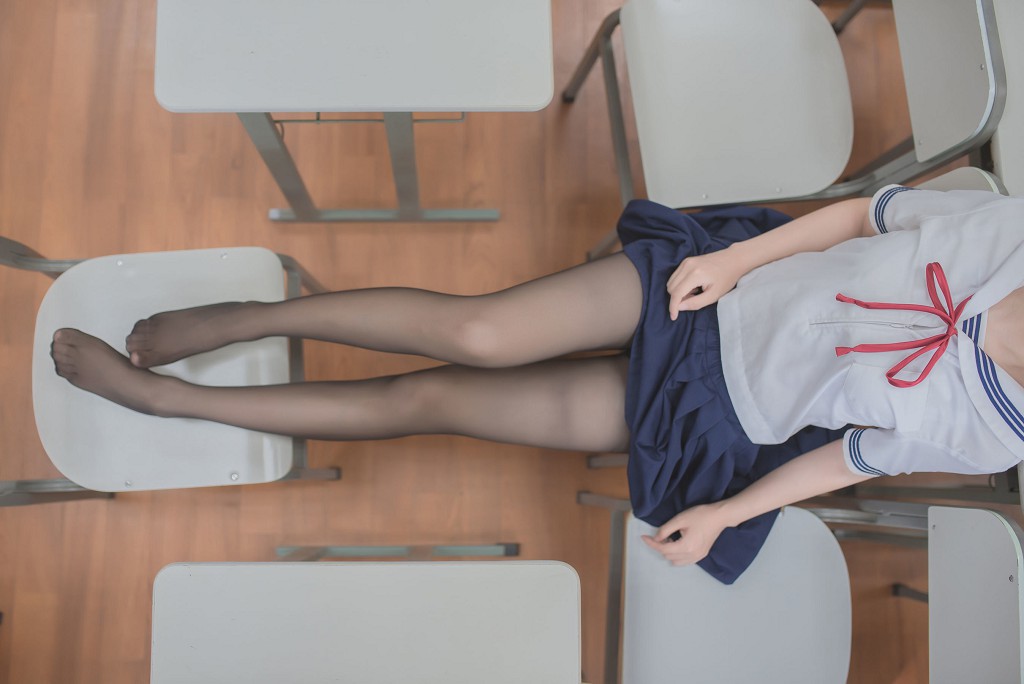 白金Saki《蘑菇头黑丝JK》 [Cosplay福利] 写真集[26P]