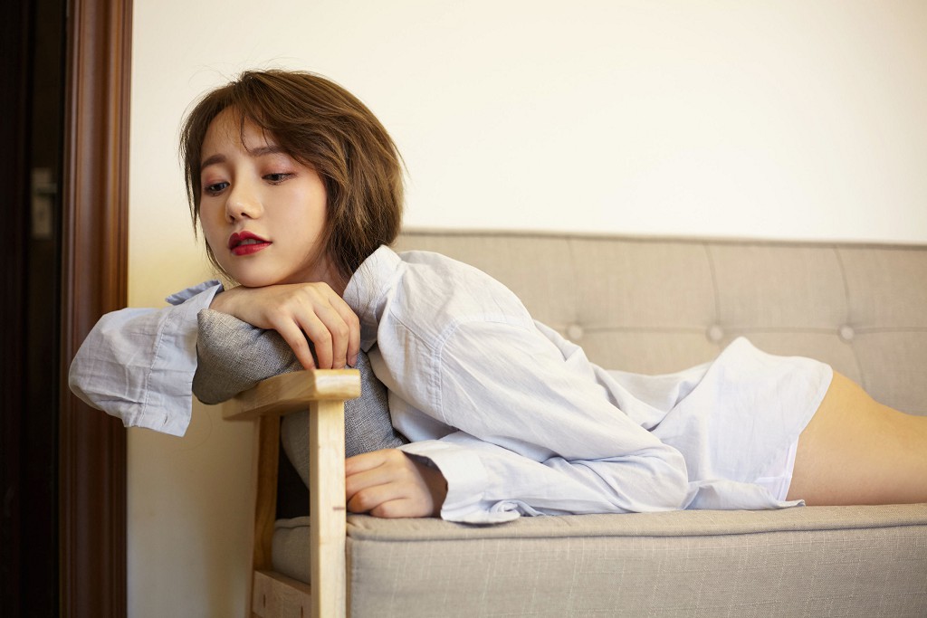 COSER洛丽塔大哥《女仆 灰衬衫 护士》 [Cosplay美女] 写真集[40P]