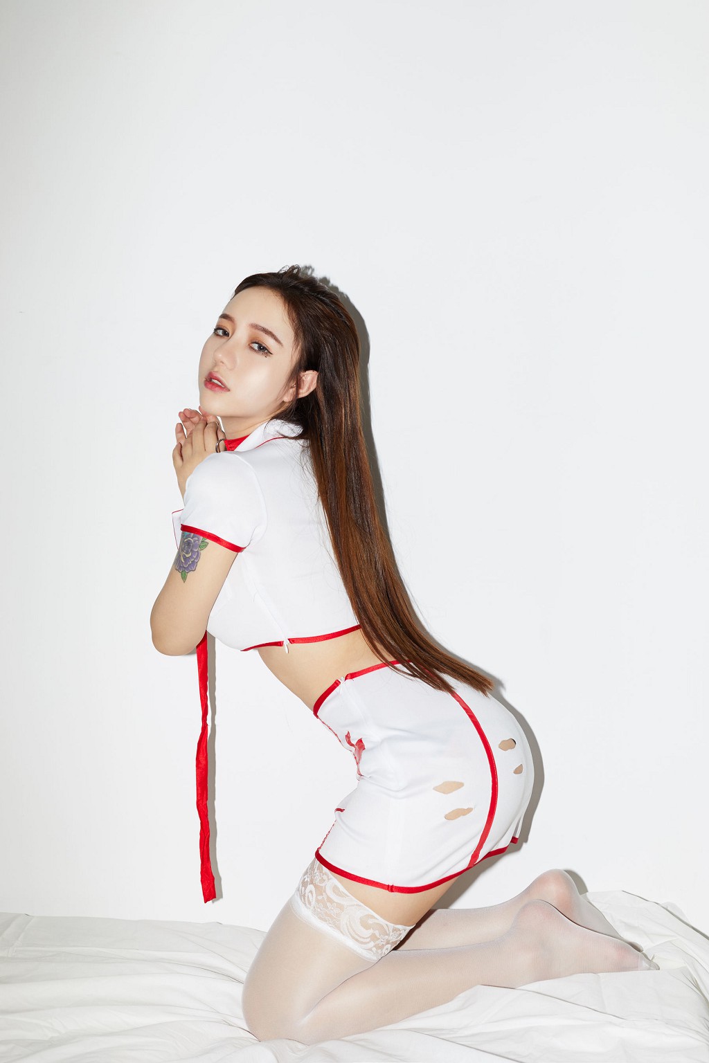 COSER洛丽塔大哥《女仆 灰衬衫 护士》 [Cosplay美女] 写真集[40P]