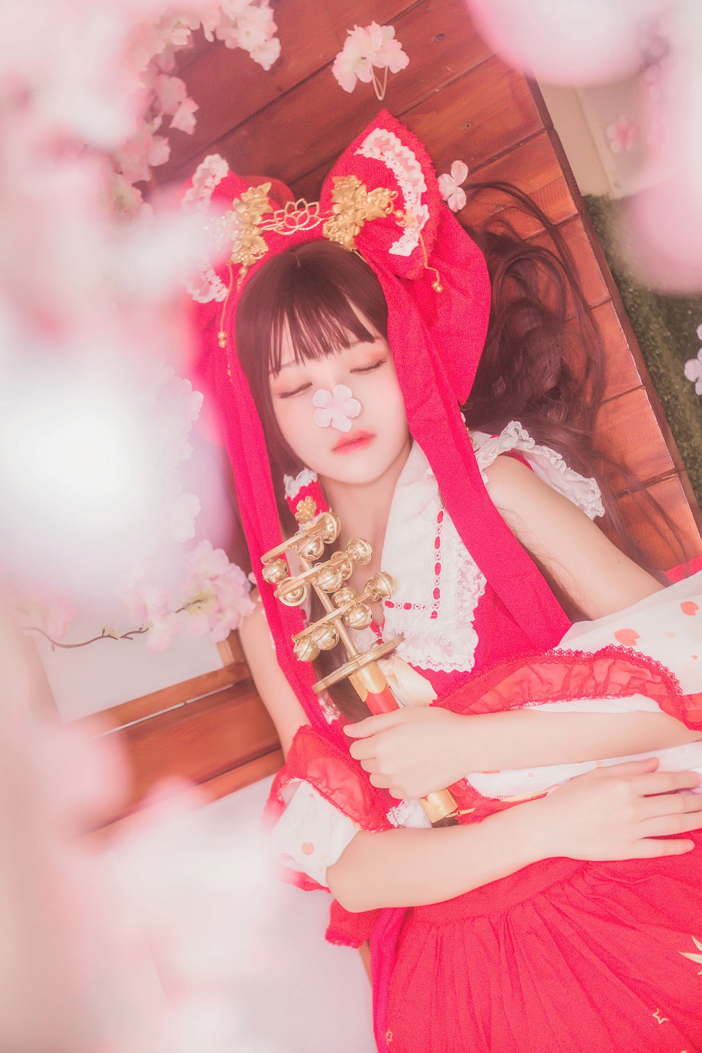 疯猫ss《灵梦》 [萝莉COS] 写真集[40P]