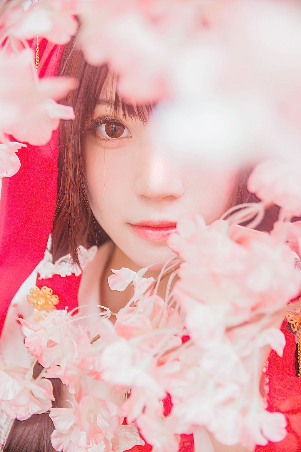 疯猫ss《灵梦》 [萝莉COS] 写真集[40P]